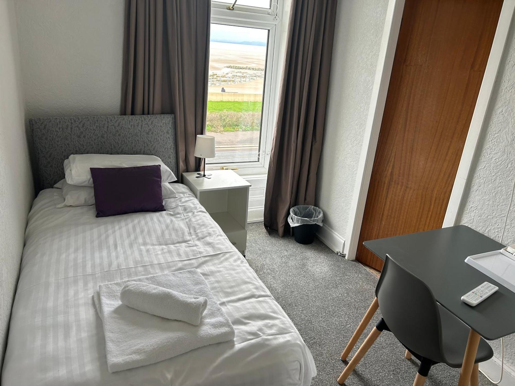 The Clifton Seafront Hotel モアカム エクステリア 写真