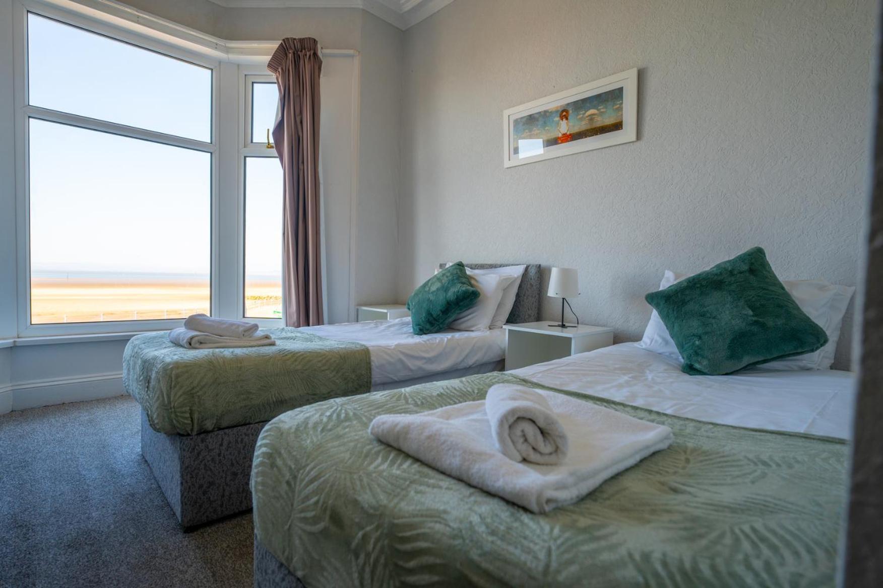 The Clifton Seafront Hotel モアカム エクステリア 写真