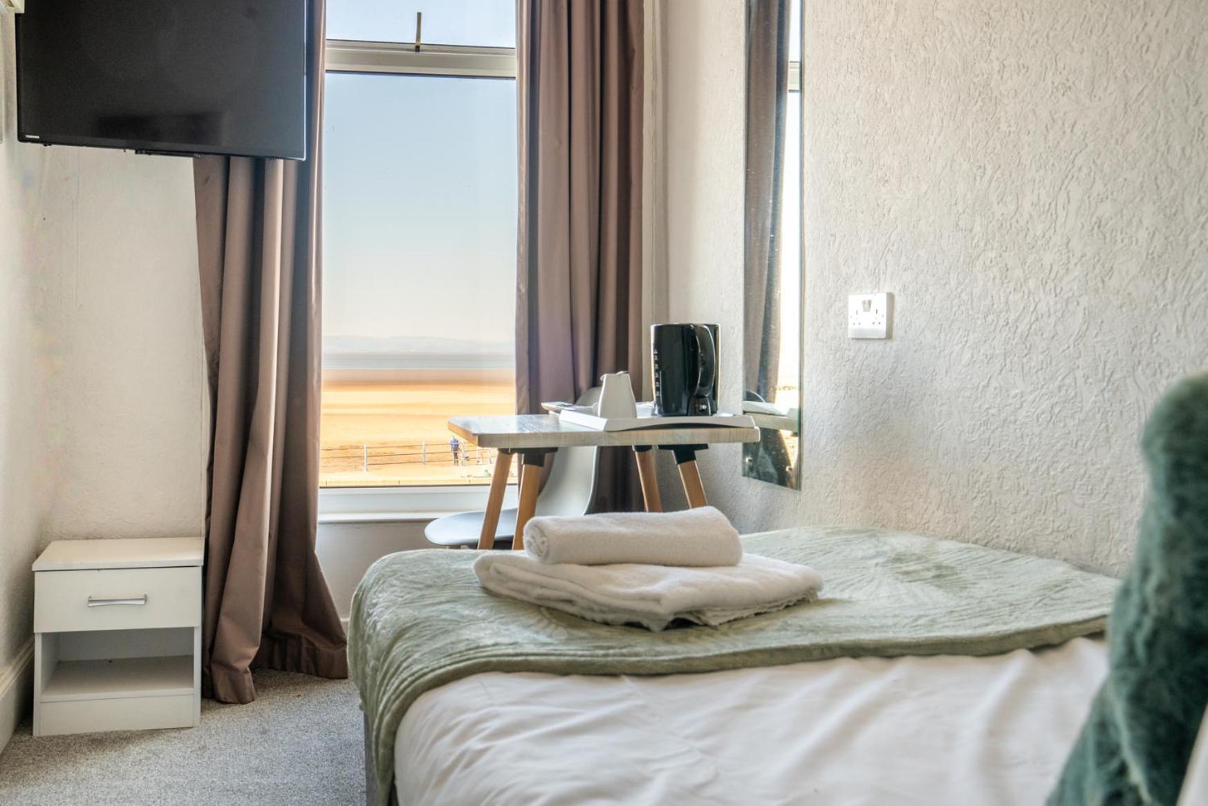 The Clifton Seafront Hotel モアカム エクステリア 写真