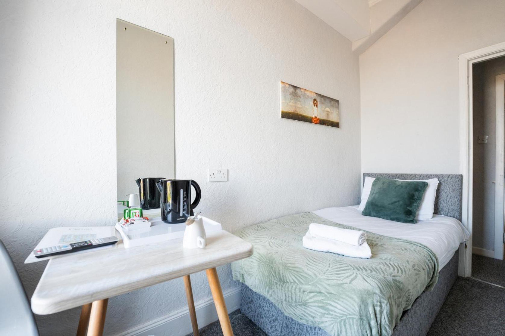 The Clifton Seafront Hotel モアカム エクステリア 写真
