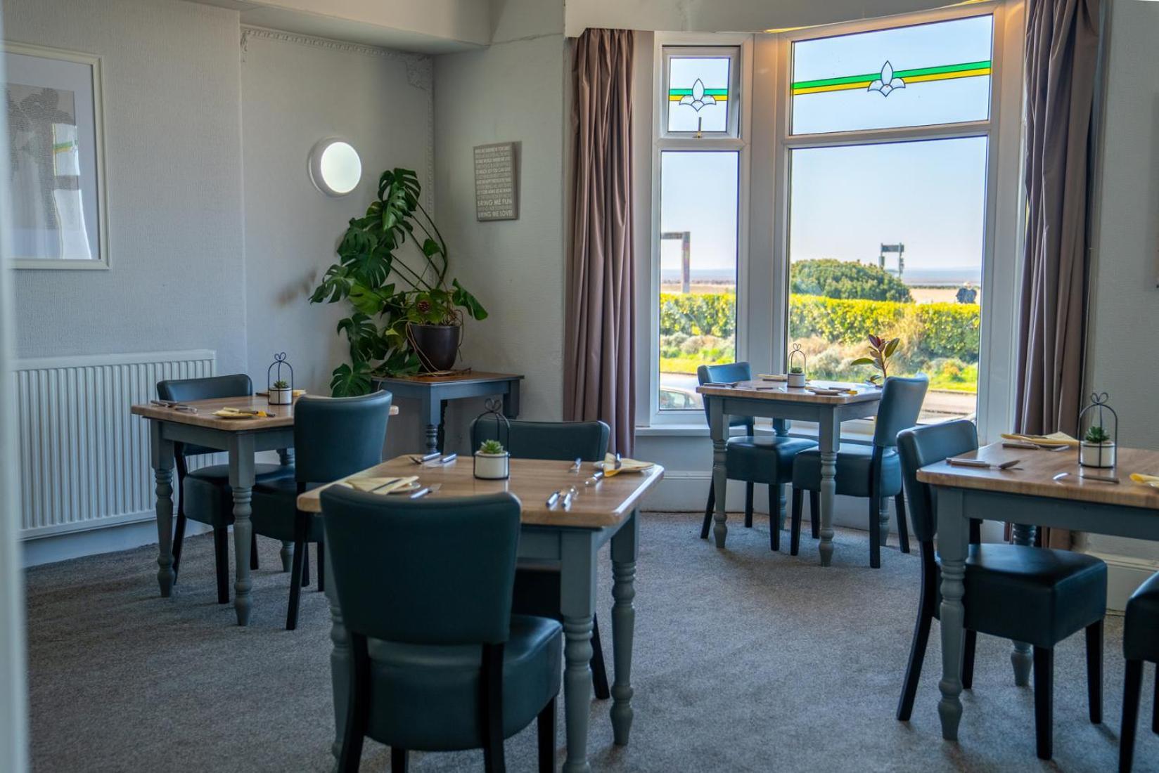 The Clifton Seafront Hotel モアカム エクステリア 写真