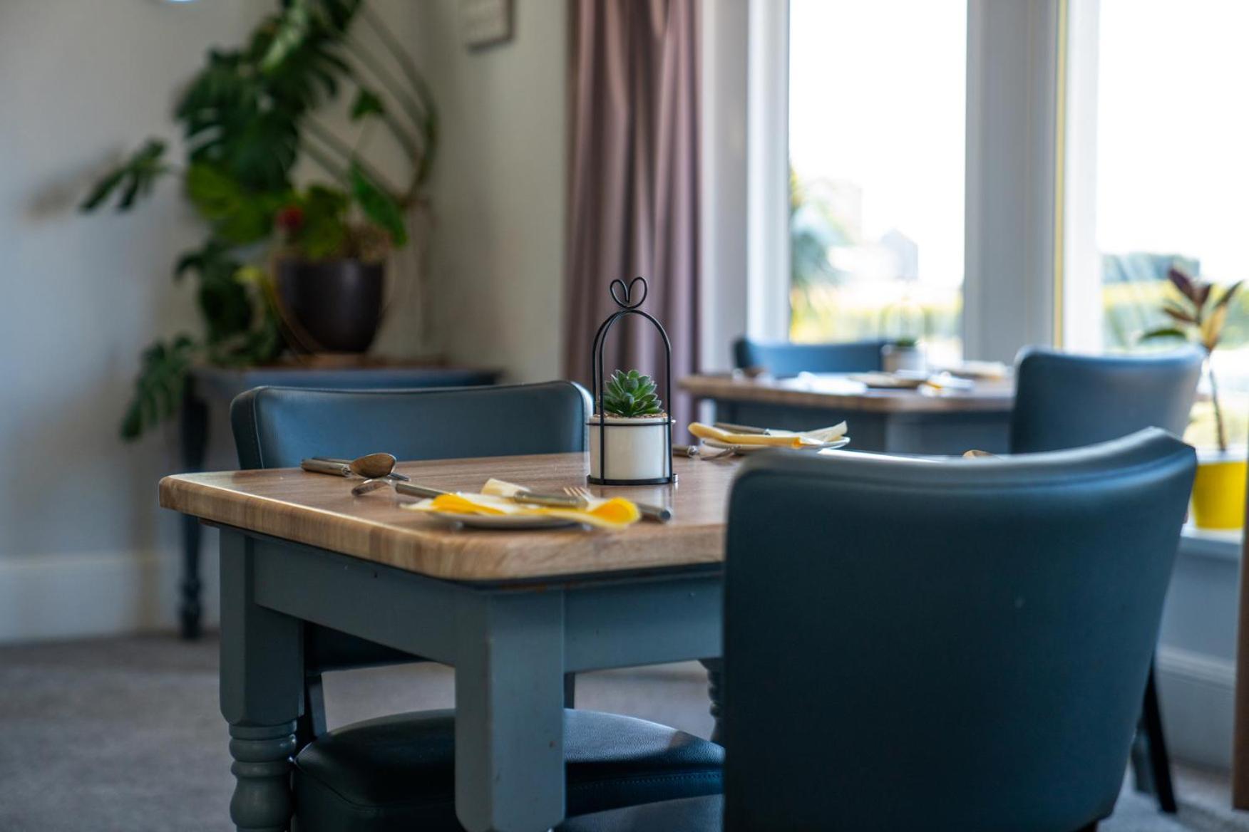 The Clifton Seafront Hotel モアカム エクステリア 写真